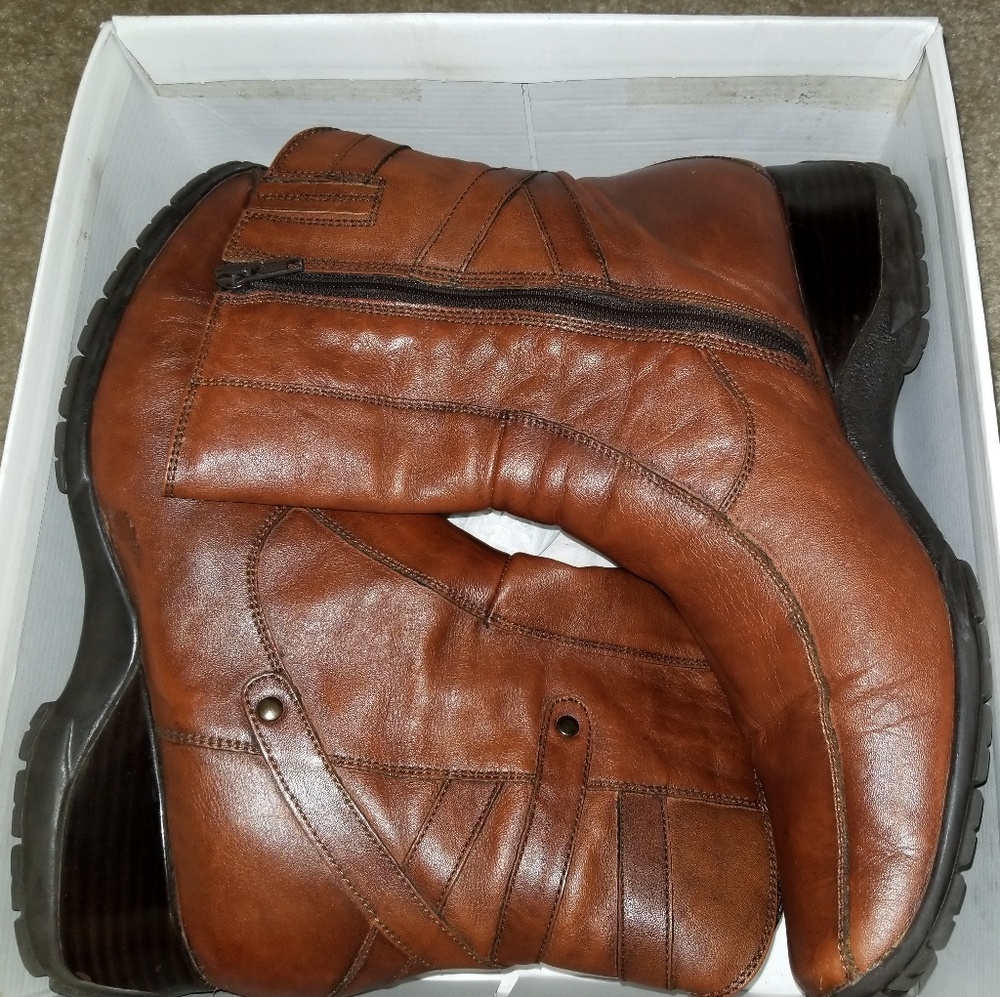 Clarks Women's Mia Wild Brown Leather Ankle Boot